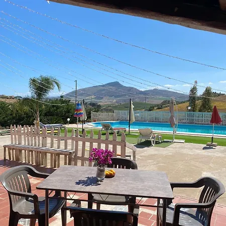Сasa de vacaciones Oasi Di Pace Tra Le Colline Siciliane Con Piscina Privata